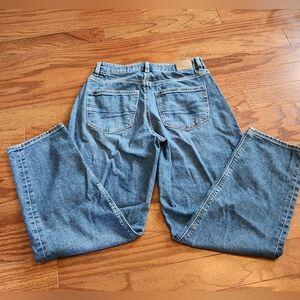 American Eagle Women's Stretch Medium Wash‎ Mom Jeans Size 4